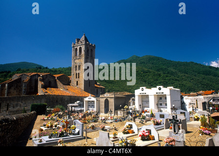 Prats-de-Mollo-La Preste-France Languedoc-Roussillon Église de Saintes juste et Rufine (Saints Justa et Rufina) et le cimetière Banque D'Images