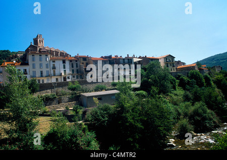 Prats-de-Mollo-La Preste-France Languedoc-Roussillon Ville sur les rives de la rivière Tech Banque D'Images