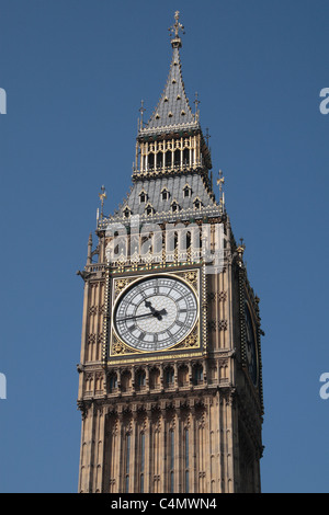 De près de l'horloge sur Elizabeth Tower (St Stephen's Tower ou Big Ben) à Londres, en Angleterre. Banque D'Images