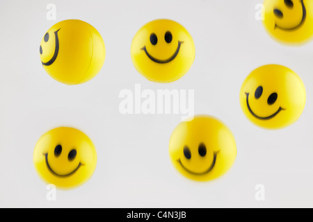 Bouncing balls smiley jaune Banque D'Images