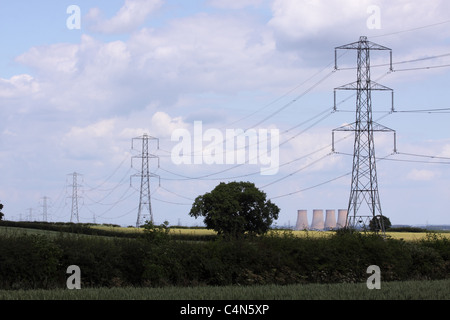 Trent Valley et des pylônes électriques produisant de l'électricité pour le East Midlands Banque D'Images