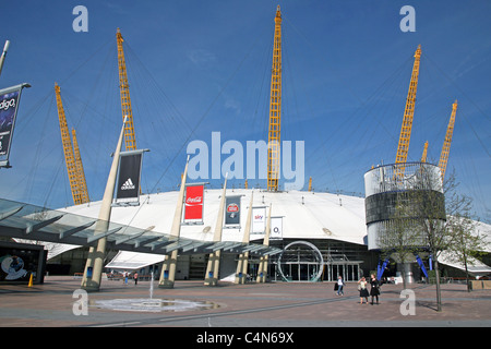 O2 arena, anciennement Millennium Dome, Londres, conçu par Richard Rogers et achevée en 1999 à temps pour les célébrations du millénaire Banque D'Images