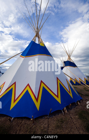 Des tipis autochtones près de Banff National Park, Alberta, Canada. Banque D'Images