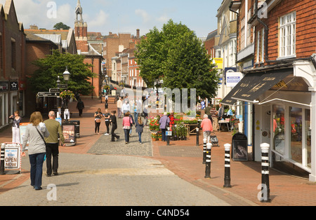 Shoppers piétons rue Cliffe, Lewes, East Sussex, Angleterre Banque D'Images
