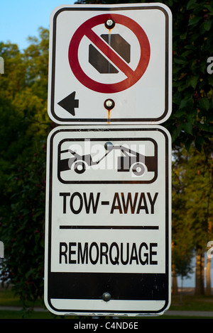 Pas de l'arrêt - pas de parking - zone-remorquage street sign. Banque D'Images