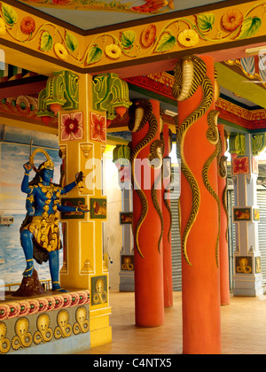 Medine Maurice Tamil Temple Hindou pour les travailleurs de la canne à sucre de tantrique Maha Kali Kali Temple Tookay et dieux Serpent Banque D'Images