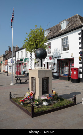 Une vue générale du monument aux morts dans le petit village de Wiltshire Wootton Bassett Royal, England, UK. Banque D'Images