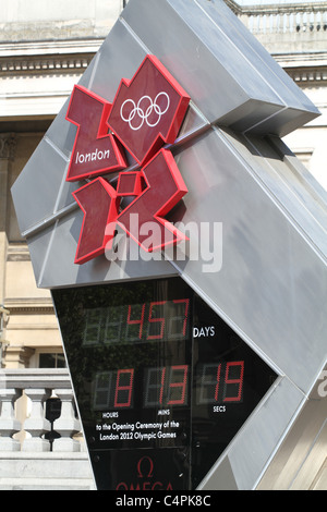 UK. Londres 2012 JEUX OLYMPIQUES À REBOURS DE L'horloge à Trafalgar Square Banque D'Images