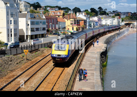 Un grand western TVH trains passant par Dawlish Devon england uk Banque D'Images