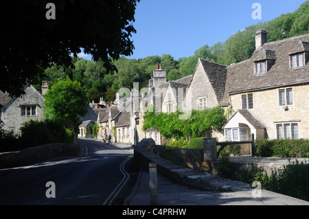 Le Pont de la ville et de la rue Water, dans le pittoresque village de Castle Combe, Wiltshire, Angleterre Banque D'Images