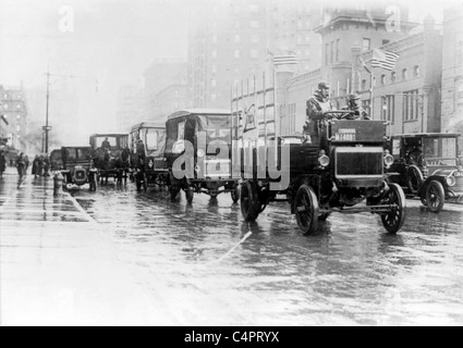 Les chariots à moteur, la ville de New York en 1911 Banque D'Images
