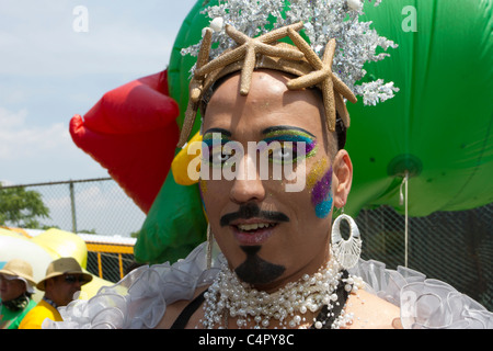 Avec d'étranges yeux Clyde mcphatter au Mermaid 2011 Parade à Coney Island à Brooklyn, New York le 18 juin Banque D'Images