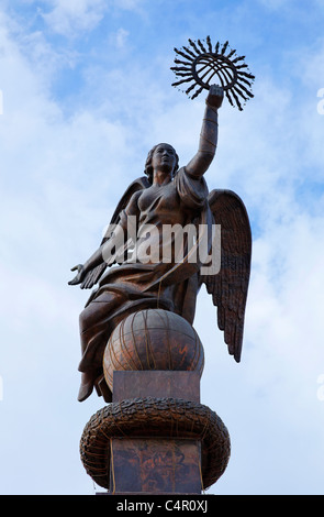Kirghizstan - Bishkek - Carré - statue Erkindik Ala-Too Banque D'Images