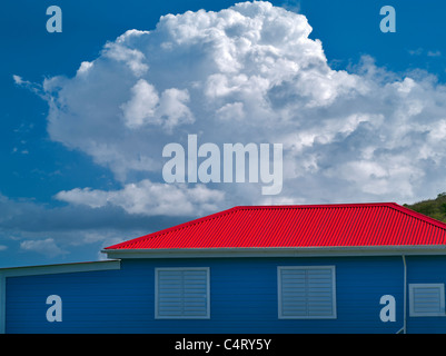 Ferry Building et les nuages colorés. Jost Van Dyke. Îles Vierges britanniques Banque D'Images