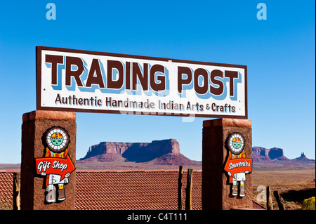 Gouldings Trading Post et mitaines de Monument Valley Banque D'Images