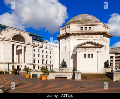 Le hall de la mémoire dans l'Centenary Square BIRMINGHAM UK construit pour commémorer les morts de la Première Guerre mondiale Banque D'Images