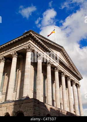 Les colonnes en pierre sur la façade principale de l'Hôtel de ville de Birmingham a ouvert ses portes en 1834 et utilisé comme salle de concert pour la ville de midlands UK Banque D'Images