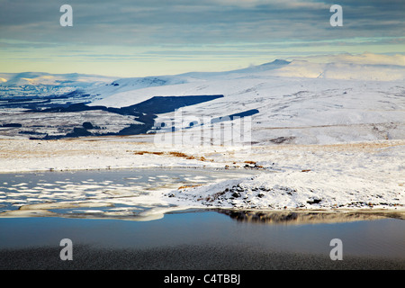 Du maïs et de Pen Y Fan de Llyn y Fan Fawr, Black Mountain, parc national de Brecon Beacons, le Pays de Galles Banque D'Images