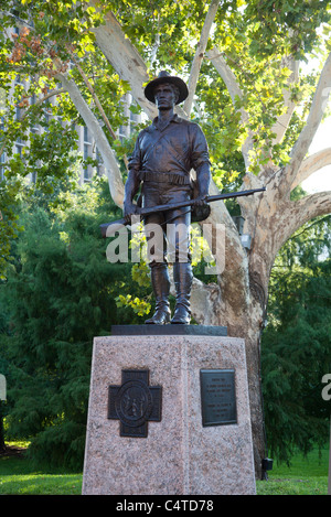 Statue en bronze "Le Randonneur" au capitole de l'État du Texas à Austin, Texas. Banque D'Images