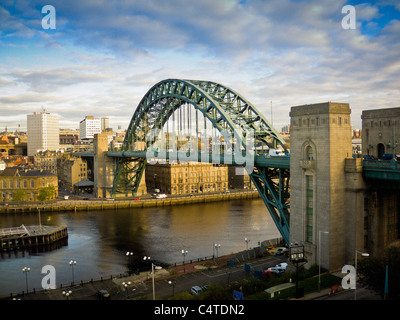 Tyne Bridge enjambant la rivière Tyne et Gateshead pour rejoindre Newcastle, Royaume-Uni. Banque D'Images