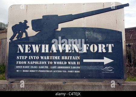 Signe pour Newhaven Fort, East Sussex, Angleterre Banque D'Images