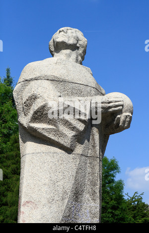 Statue de Nicolas Copernic se place en avant de Planétarium silésien. Banque D'Images