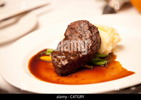 Steak, purée de pommes de terre et haricots verts Banque D'Images