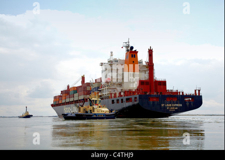 Navire quitte le port St Louis Banque D'Images