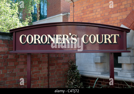 Panneau disant 'Cour du Coroner en dehors des cour du coroner de Westminster, Horseferry Road, Londres, Angleterre. Banque D'Images