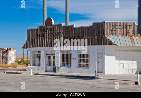 La station d'essence abandonnés, seul bâtiment dans le Kent au Texas. Texas , USA Banque D'Images