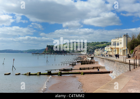 Tuyau d'évacuation des déchets entrant dans la mer à teignmouth devon england uk Banque D'Images