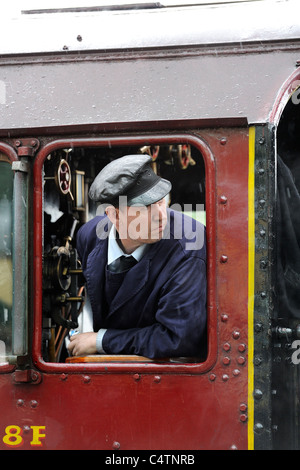 Conducteur de locomotive à vapeur sur la great central railway loughborough england uk Banque D'Images