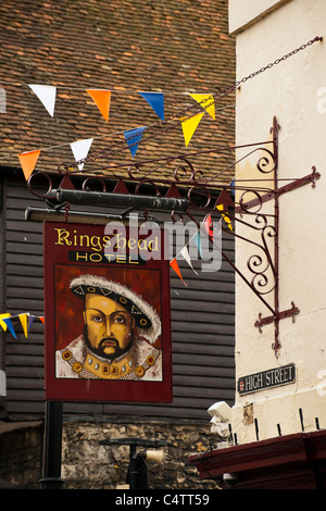 ROCHESTER, KENT, Royaume-Uni - 05 JUIN 2011 : panneau suspendu pour le Kings Head Pub Banque D'Images