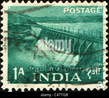 Inde - VERS 1955 : un timbre imprimé en Inde montre Damodar Barrage, Plan sur cinq ans, vers 1955 Banque D'Images