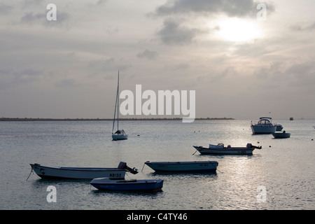 Bateaux sur la mer des Caraïbes à Bonaire. Photo D.V. Banque D'Images