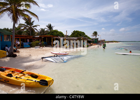 Plage de Sorobon sur Bonaire, une île des Caraïbes qui fait partie des Antilles néerlandaises. Photo D.V. Banque D'Images