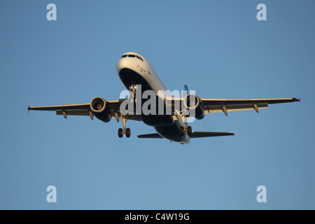 Airbus A320 de JetBlue en approche finale. Banque D'Images