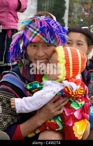 Minorité ethnique hmong noir bébé fille et au Vietnam Banque D'Images