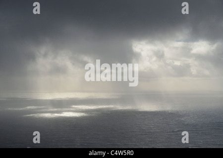 Ciel nuageux au-dessus de l'océan Atlantique, Madère, Portugal Banque D'Images