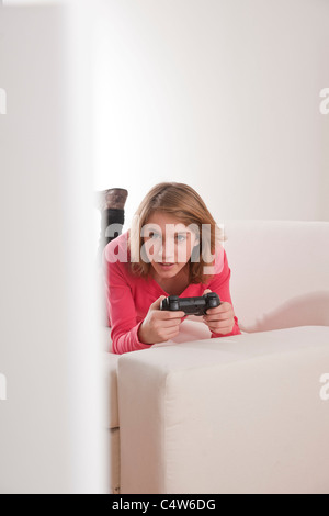 Teenage Girl Playing Video Games, Mannheim, Baden-Wurttemberg, Germany Banque D'Images