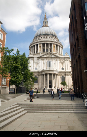 Vue de la cathédrale St Paul du sud sur l'Allée du Jubilé, City of London, London Banque D'Images