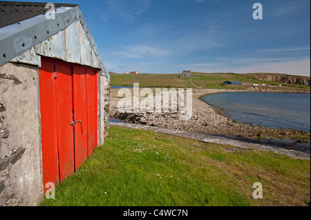 La plage et le rivage au stand de Toft, Mainland Îles Shetland. 7282 SCO Banque D'Images