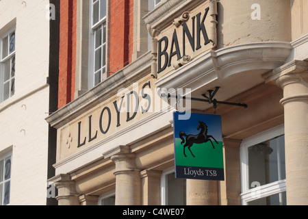 Signes & logo au-dessus de la Lloyds TSB Bank branch à Devizes, Wiltshire, Angleterre. Banque D'Images