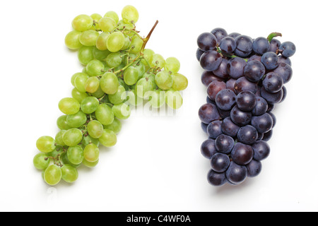 Grappe de raisins isolé sur fond blanc. Banque D'Images