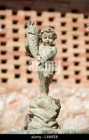 Figurine en bronze sur fontaine, Toscane, Italie Banque D'Images