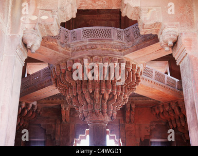 La sculpture en Diwam-i-Khas (salle des audiences privées), Fatehpur Sikri (Site du patrimoine mondial de l'UNESCO), de l'Uttar Pradesh, Inde Banque D'Images