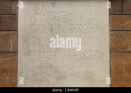Une plaque records place lorsque l'Oxford martyrs ont été mis à mort en 1555 et 1556. Banque D'Images