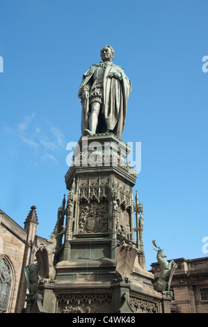 L'Écosse, Édimbourg, le Royal Mile. Statue commémorative à 7e duc de Queensberry, Walter Francis Scott. Banque D'Images