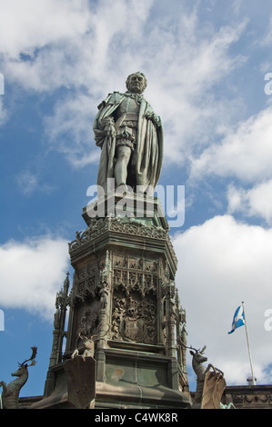 L'Écosse, Édimbourg, le Royal Mile. Statue commémorative à 7e duc de Queensberry, Walter Francis Scott. Banque D'Images