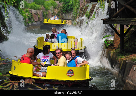 "Congo River Rapids ride' au parc à thème Alton Towers, Alton, Staffordshire, Angleterre, Royaume-Uni Banque D'Images